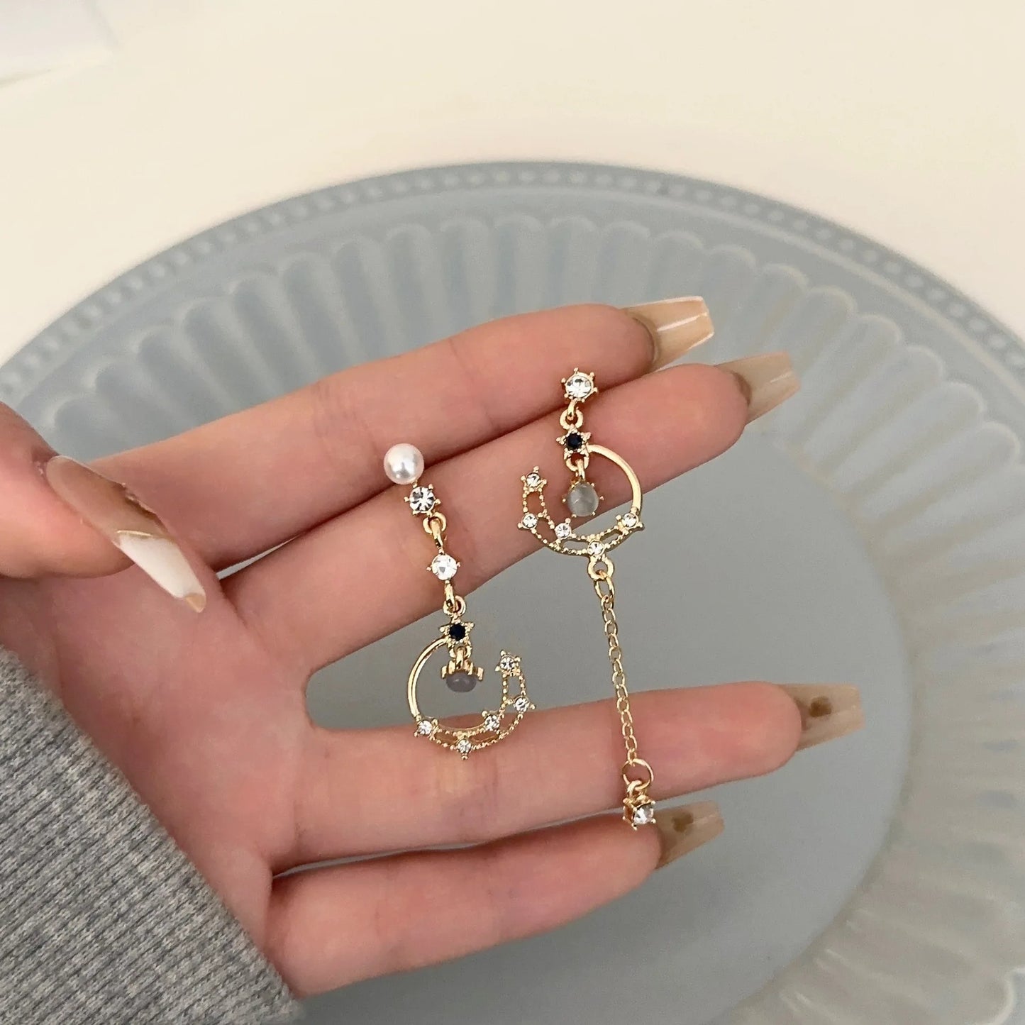 Boucles d'Oreilles Tendances Asymétriques Étoile Lune Scintillante avec Pendentif Tassel Pour Les Femmes