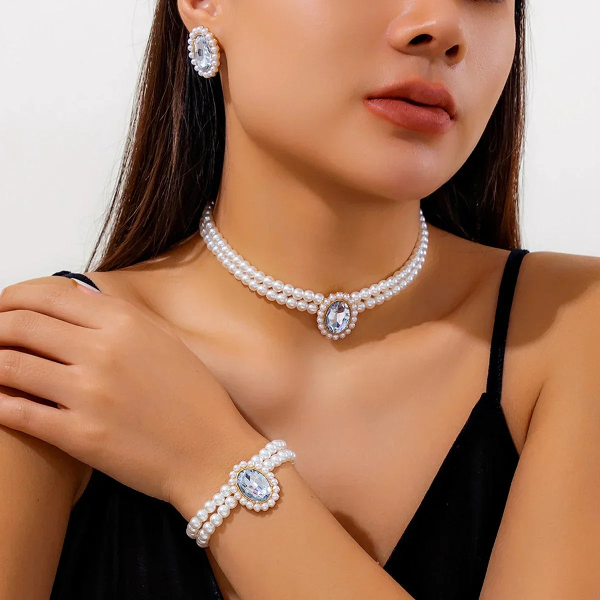 Ensemble de Bijoux Élégant en Perles et Strass: Collier, Bracelet et Boucles d'Oreilles