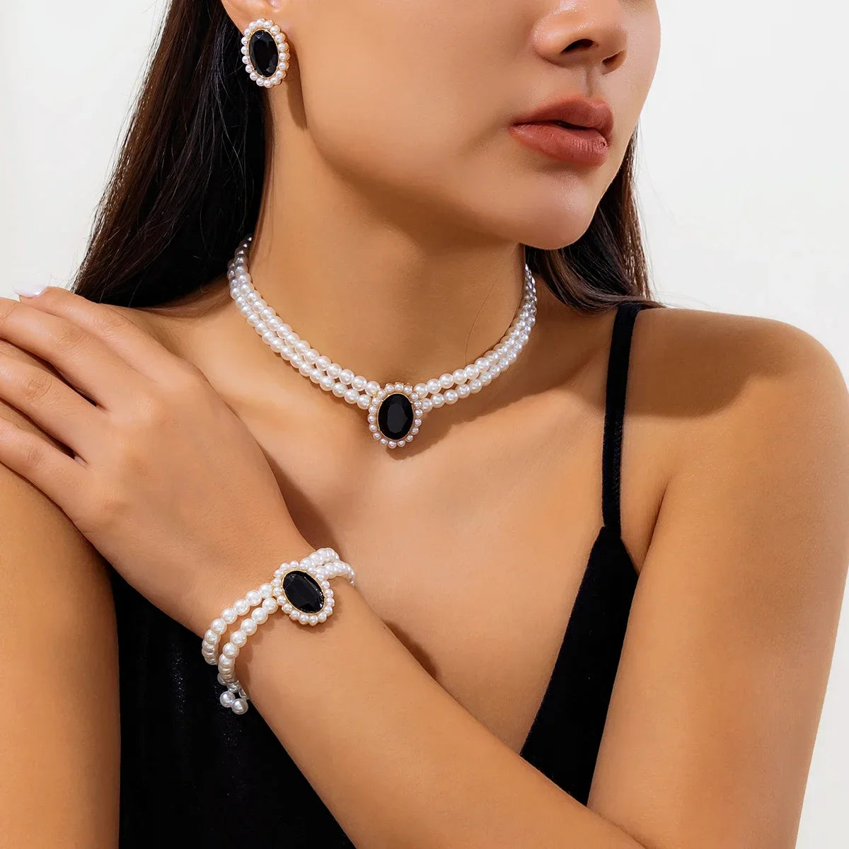 Ensemble de Bijoux Élégant en Perles et Strass: Collier, Bracelet et Boucles d'Oreilles